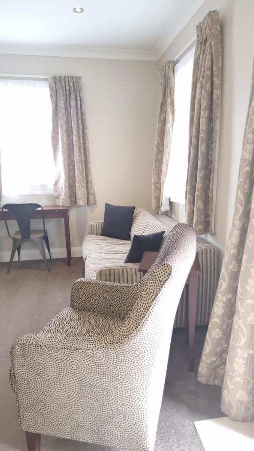 The Mews Oamaru Motel ภายนอก รูปภาพ