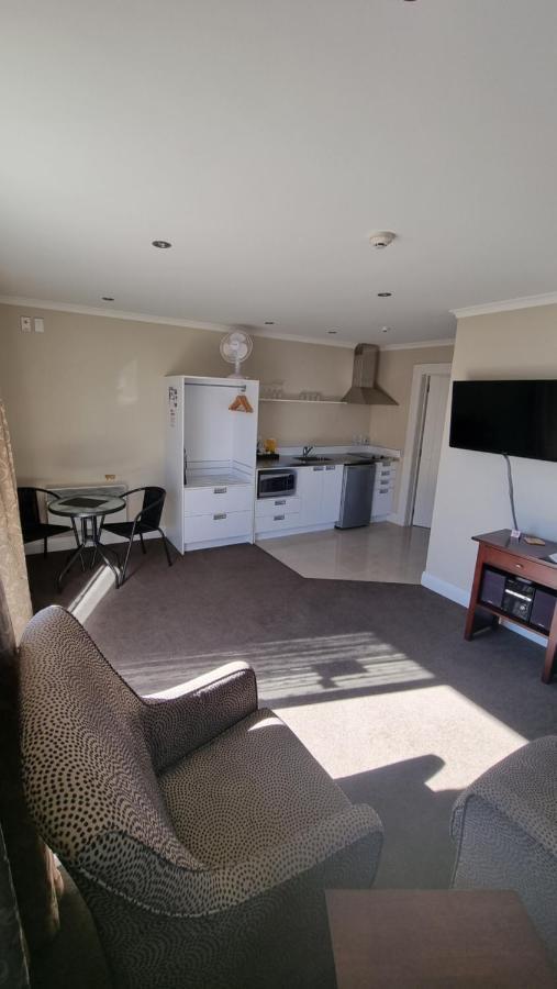 The Mews Oamaru Motel ภายนอก รูปภาพ