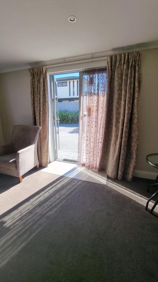 The Mews Oamaru Motel ภายนอก รูปภาพ