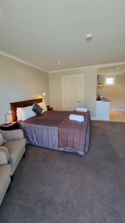 The Mews Oamaru Motel ภายนอก รูปภาพ