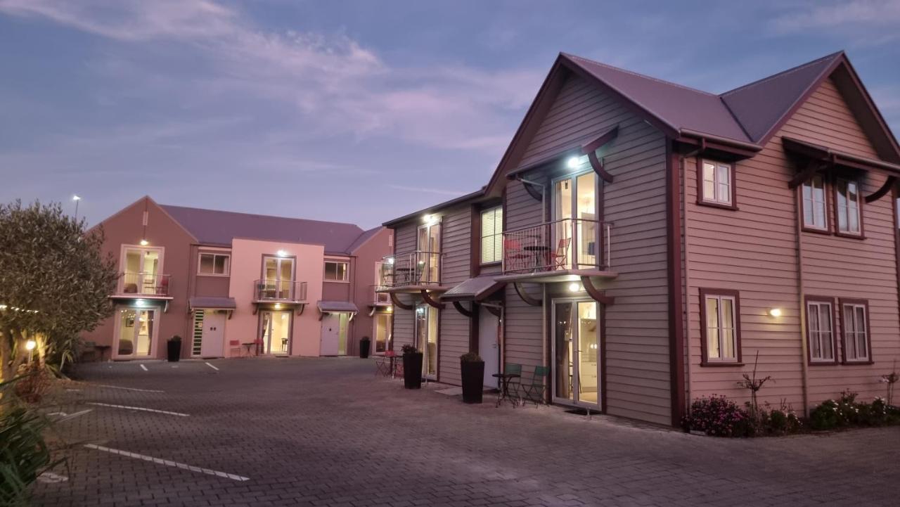 The Mews Oamaru Motel ภายนอก รูปภาพ