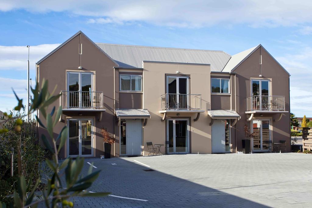 The Mews Oamaru Motel ภายนอก รูปภาพ