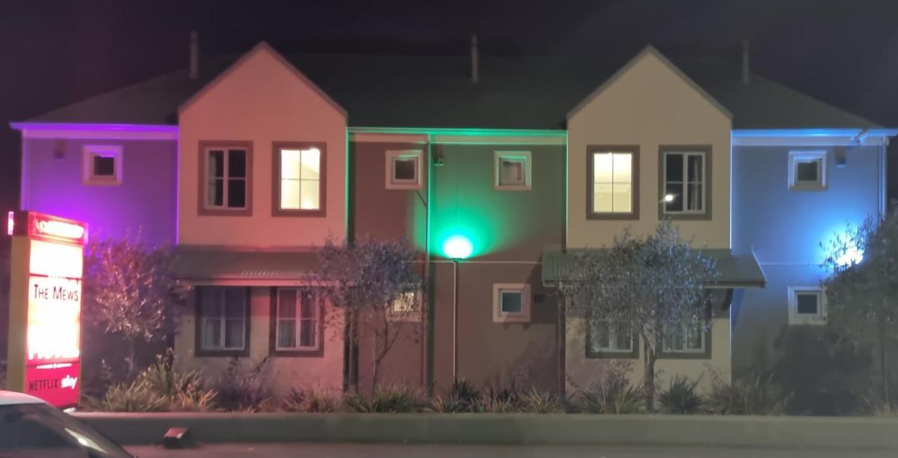 The Mews Oamaru Motel ภายนอก รูปภาพ