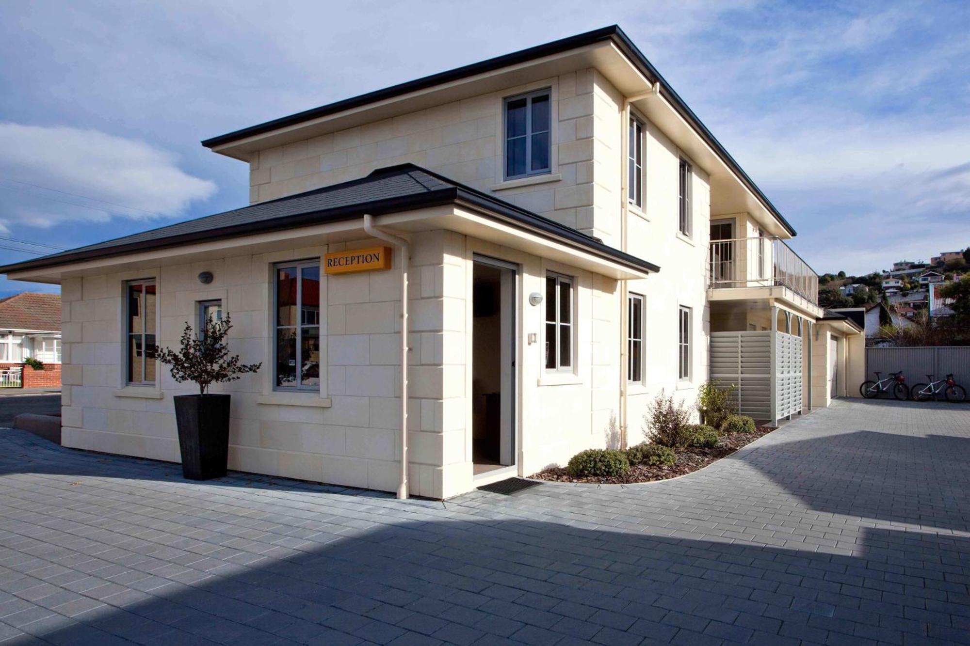 The Mews Oamaru Motel ภายนอก รูปภาพ
