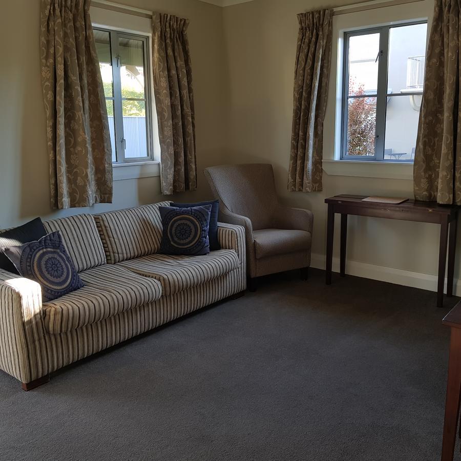 The Mews Oamaru Motel ภายนอก รูปภาพ